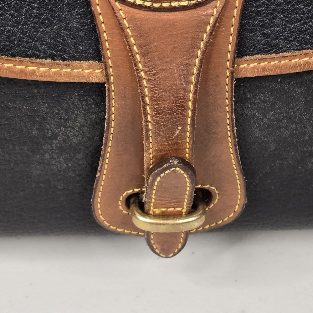 DOONEY & BOURKE Shoulder Bag Leather All Weather VTG Essex Black Tan Ships FAST - Picture 4 of 17
